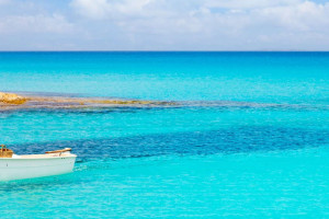 Formentera : mer cristalline et bateaux