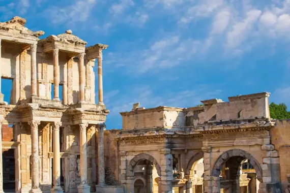 Kusadasi : bibliothèque de Celsus dans les environs de la ville