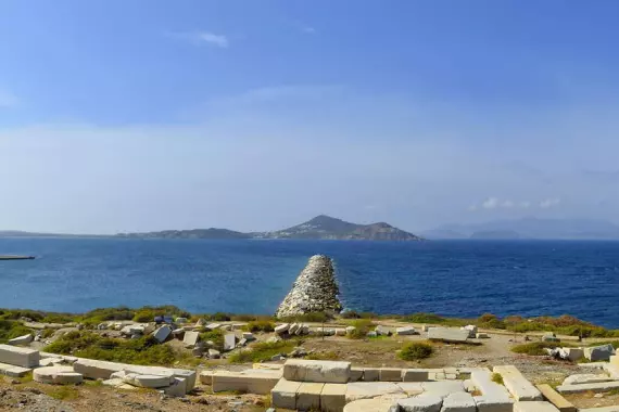 Panorama sur la porte du temple d'Apollon, Naxos, Grèce