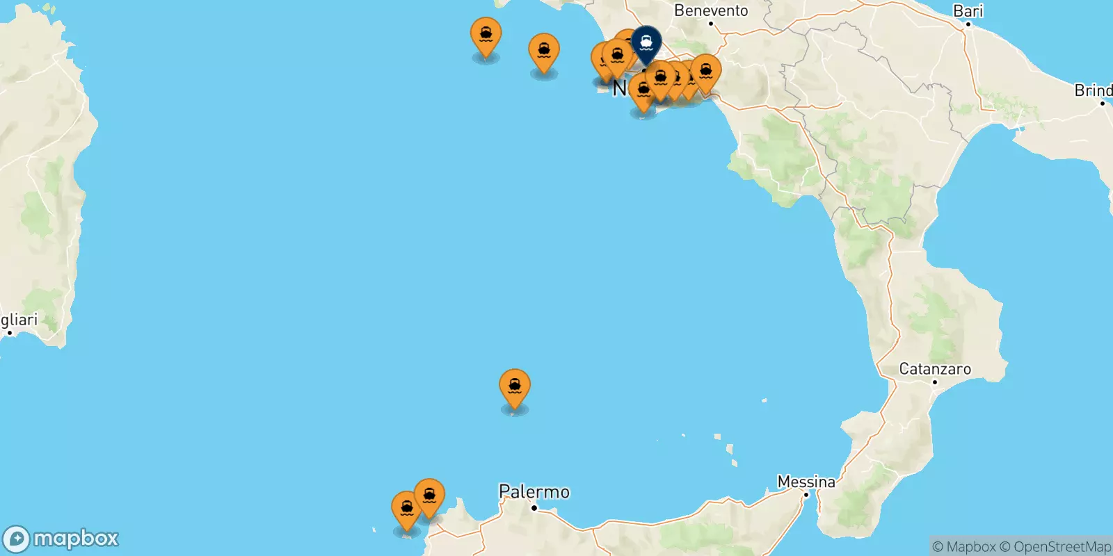 Ferry de l'Italie pour Naples Beverello